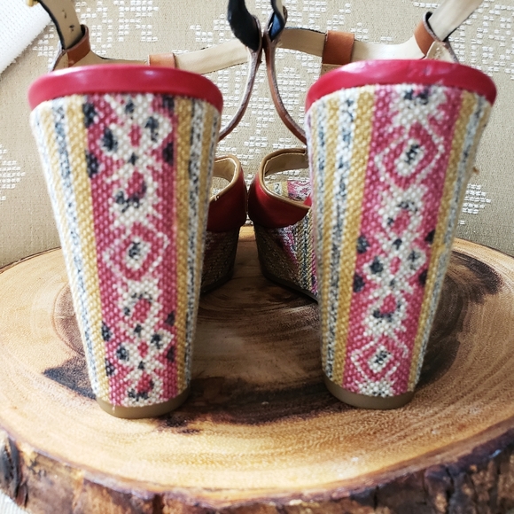 BOHO STYLE WEDGE T-STRAP SANDAL - Picture 4 of 9